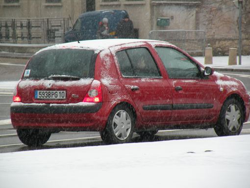  clio sous la neige